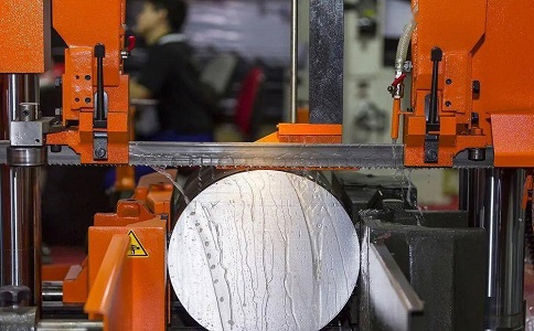 西陵立式金属带锯床切削出现跑带故障解决方法！